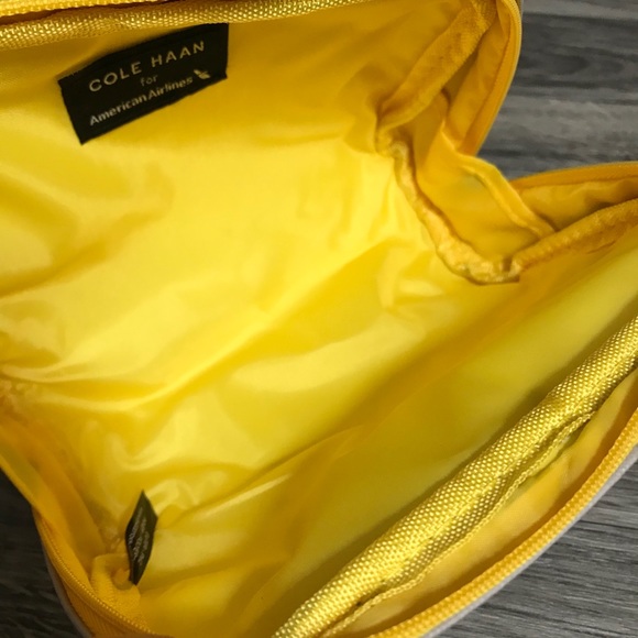 Cole Haan for American Airlines Toiletries Bag - Picture 4 of 4